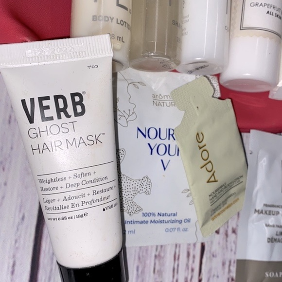 Travel bag with toiletries - Picture 3 of 8